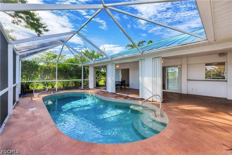 3 bedroom SingleFamilyResidence at 310 SE 23rd St, Cape Coral, Cape Coral — photo 2