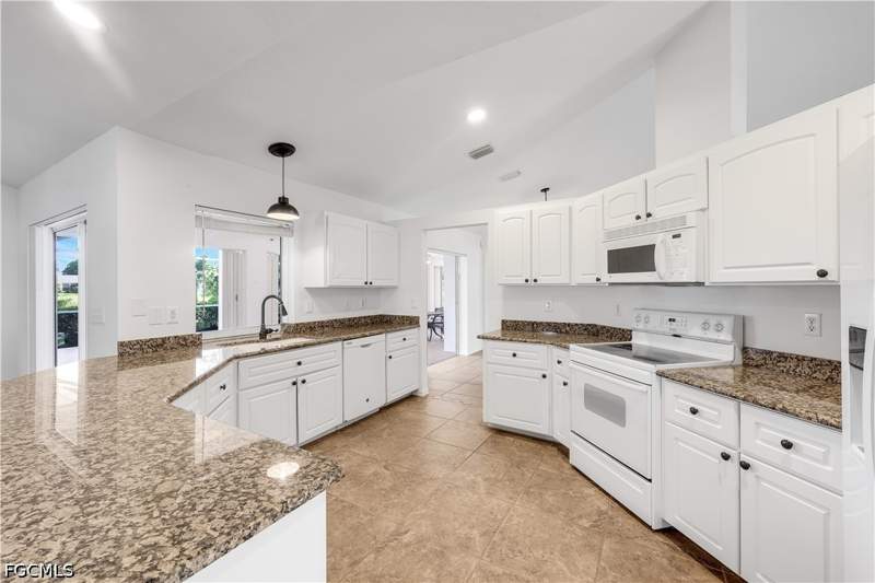3 bedroom SingleFamilyResidence at 310 SE 23rd St, Cape Coral, Cape Coral — photo 5