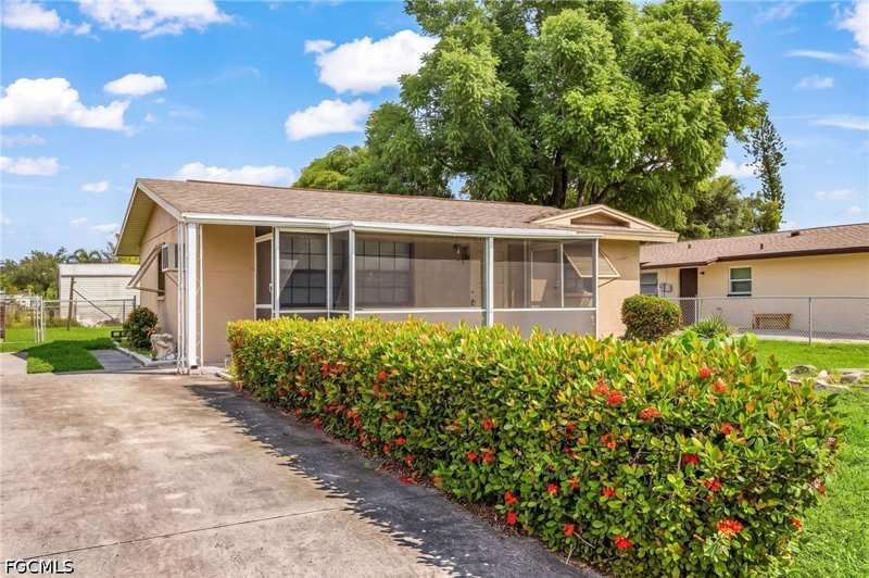3 bedroom SingleFamilyResidence at 2450 Aztec Dr, Fort Myers, Fort Myers — photo 1