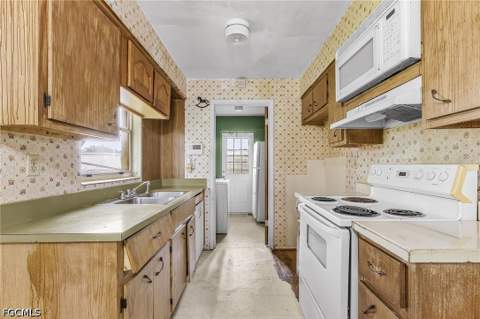 2450 Aztec Dr, Fort Myers FL - photo 8 of 25