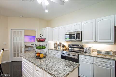 2820 SW 31st Ln, Cape Coral FL - photo 9 of 38