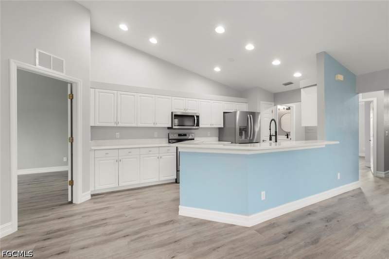 3 bedroom Condominium at 19987 Lake Vista Cir 18C, Kings Green, Lehigh Acres — photo 4