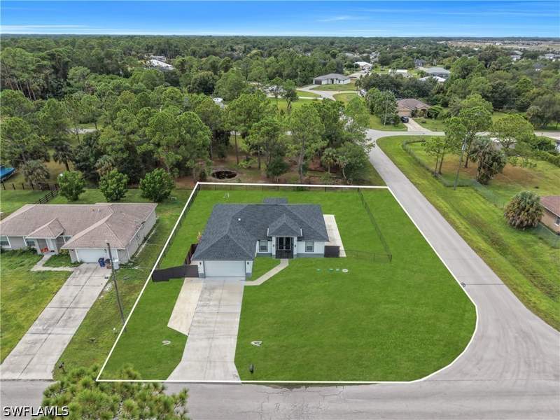 3 bedroom SingleFamilyResidence at 6131 Laurelwood Dr, Lehigh Acres, Fort Myers — photo 2