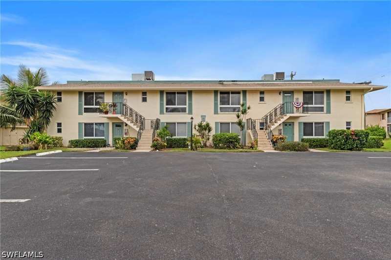 1 bedroom Condominium at 102 Teryl Rd 3, Glades Country Club, Naples — photo 1