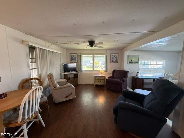 2 bedroom ManufacturedHome at 5558 Palm Beach Blvd 266, Sun-N-Fun Mobile Home Village, Fort Myers — photo 5
