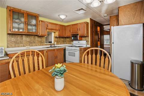 310 Fountain View Blvd, North Fort Myers FL - photo 12 of 37