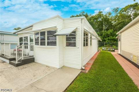 310 Fountain View Blvd, North Fort Myers FL - photo 6 of 37