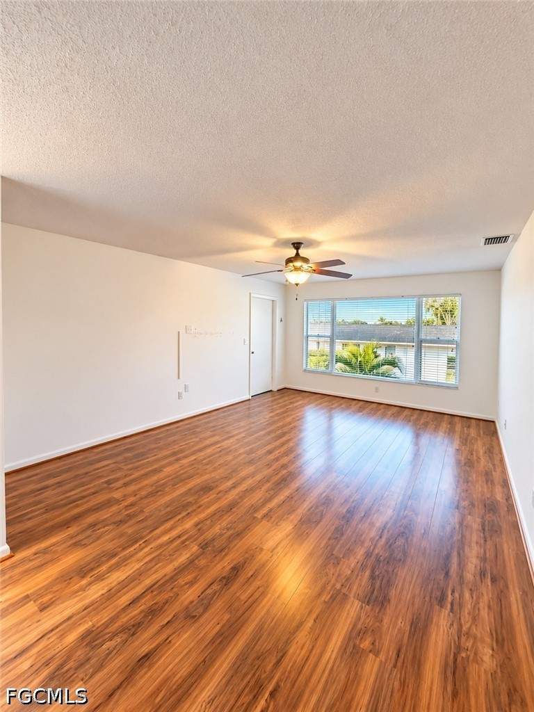 2 bedroom Condominium at 1304 S Brandywine Cir 3, Brandywine, Fort Myers — photo 2