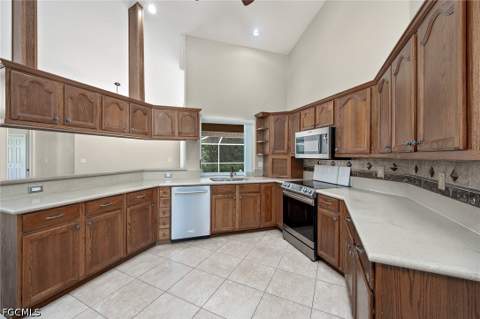 6975 Highland Park Cir, Fort Myers FL - photo 6 of 25