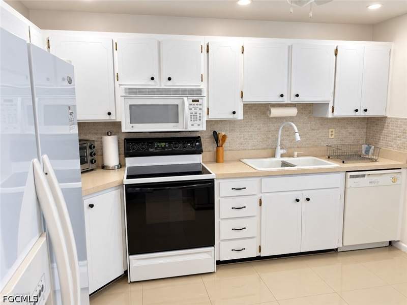 2 bedroom Condominium at 8730 Rose Ct 2, Cypress Lakes Manor South, Fort Myers — photo 3