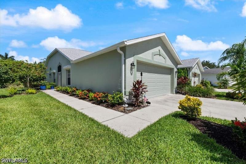 3 bedroom Attached at 5485 Whitten Dr, Villas Of Whittenberg, Naples — photo 2