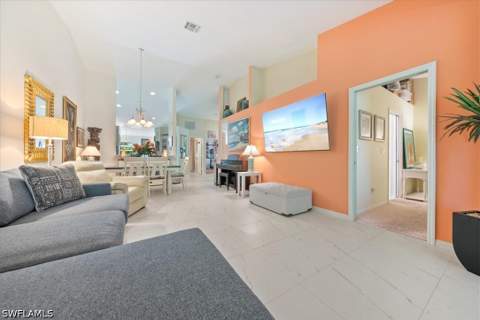 5485 Whitten Dr, Naples FL - photo 7 of 27
