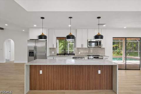 18682 Spruce Dr E, Fort Myers FL - photo 6 of 41