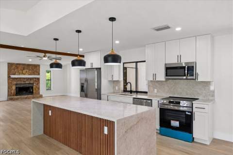 18682 Spruce Dr E, Fort Myers FL - photo 7 of 41