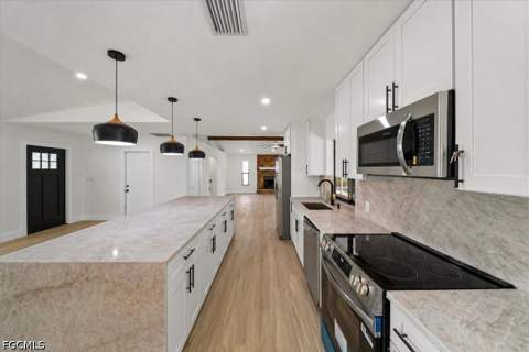 18682 Spruce Dr E, Fort Myers FL - photo 8 of 41
