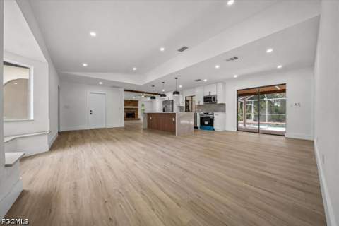 18682 Spruce Dr E, Fort Myers FL - photo 9 of 41