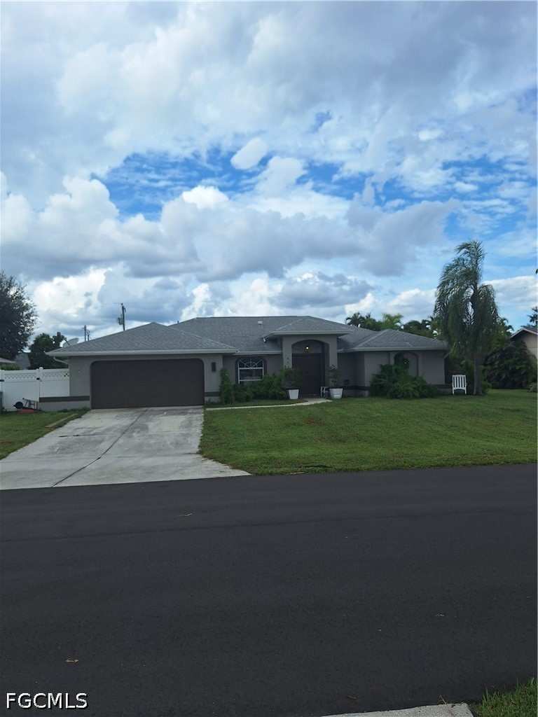 3 bedroom SingleFamilyResidence at 411 SE 30th St, Cape Coral, Cape Coral — photo 1