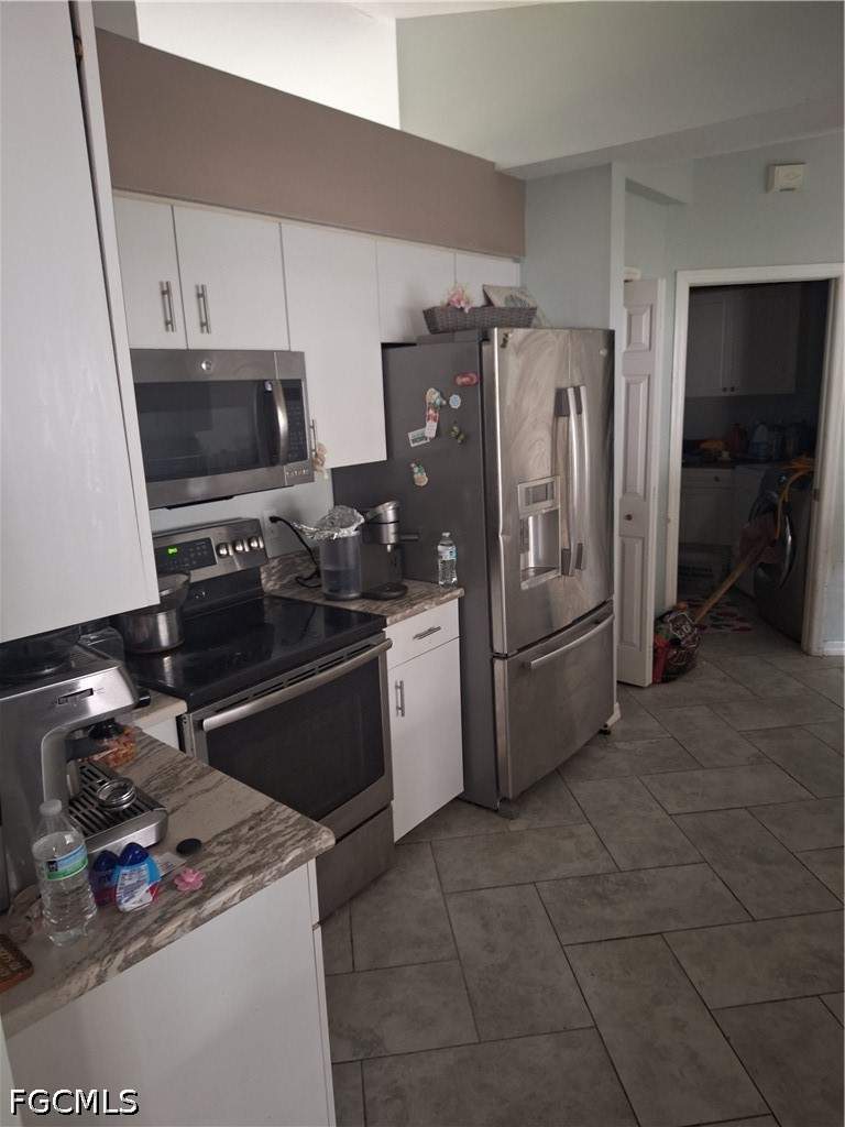 3 bedroom SingleFamilyResidence at 411 SE 30th St, Cape Coral, Cape Coral — photo 4