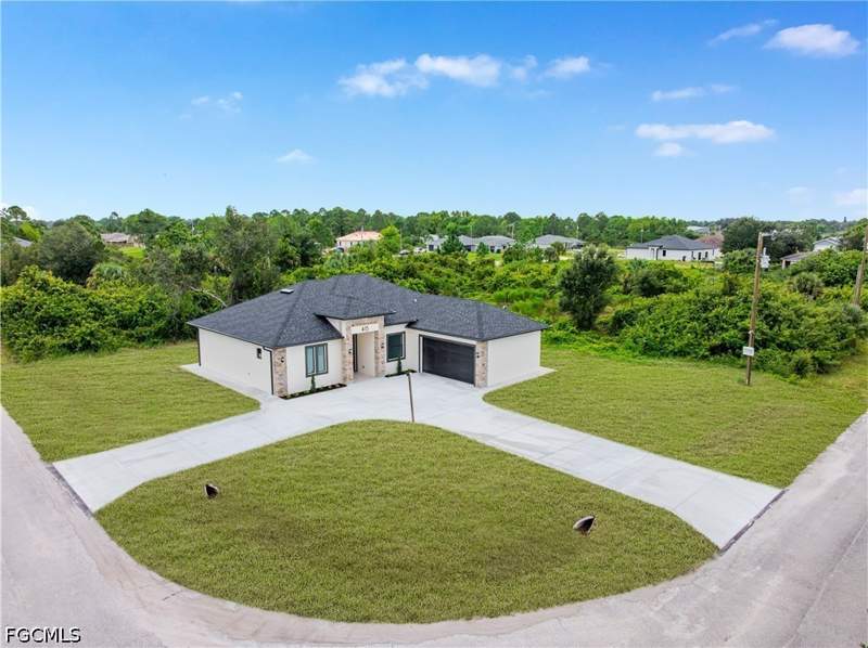 4 bedroom SingleFamilyResidence at 415 Chamonix Ave S, Lehigh Acres, Lehigh Acres — photo 2