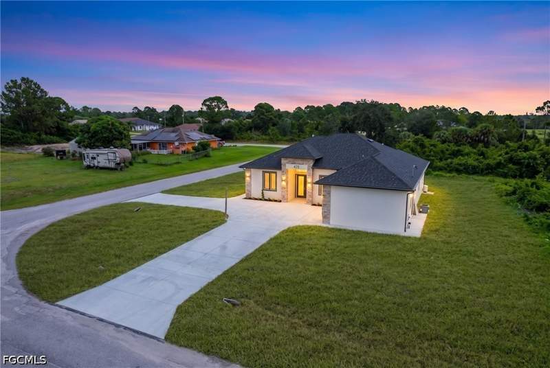 4 bedroom SingleFamilyResidence at 415 Chamonix Ave S, Lehigh Acres, Lehigh Acres — photo 4