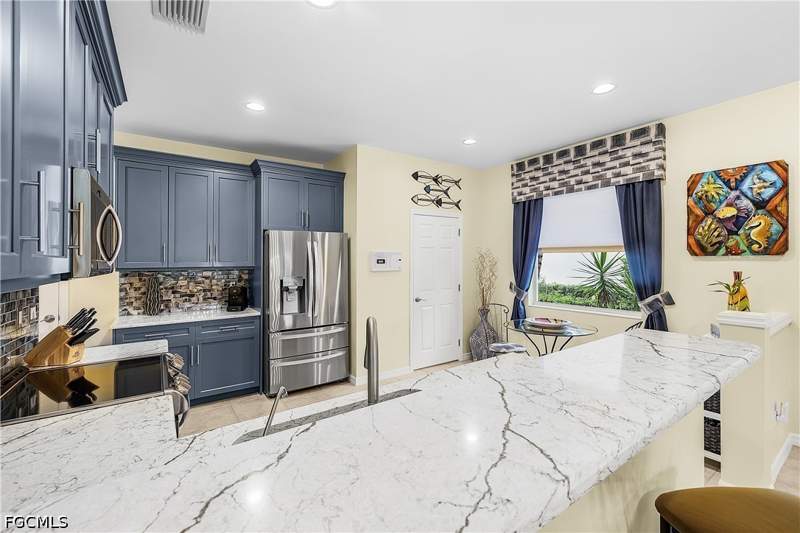 3 bedroom Townhouse at 8250 Village Edge Cir 6, Lakewood Village, Fort Myers — photo 2
