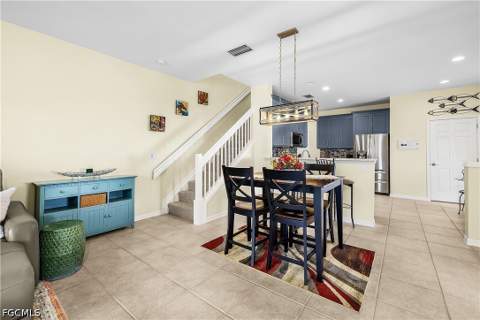 8250 Village Edge Cir 6, Fort Myers FL - photo 7 of 28