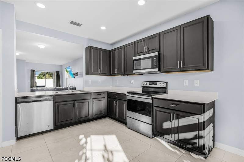 3 bedroom SingleFamilyResidence at 2624 SW 8th Ct, Cape Coral, Cape Coral — photo 2