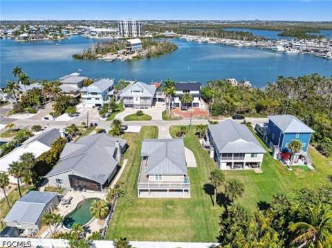 942 Prescott St, Fort Myers Beach FL - photo 6 of 33