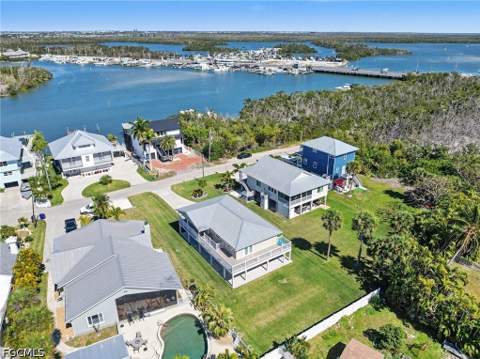 942 Prescott St, Fort Myers Beach FL - photo 9 of 33