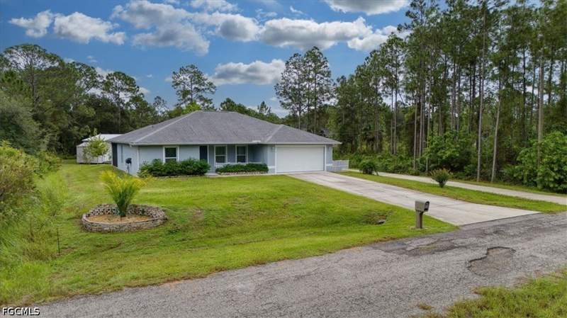 3 bedroom SingleFamilyResidence at 2116 Scott Ave, Lehigh Acres, Alva — photo 3