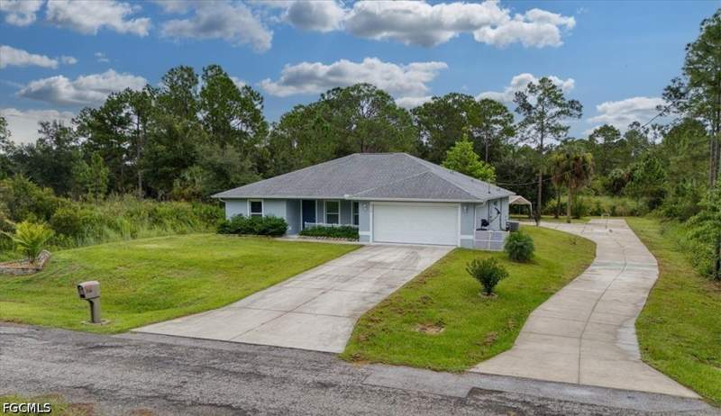 3 bedroom SingleFamilyResidence at 2116 Scott Ave, Lehigh Acres, Alva — photo 4