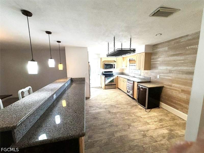 4 bedroom SingleFamilyResidence at 3754 SE 1st Pl, Cape Coral, Cape Coral — photo 5
