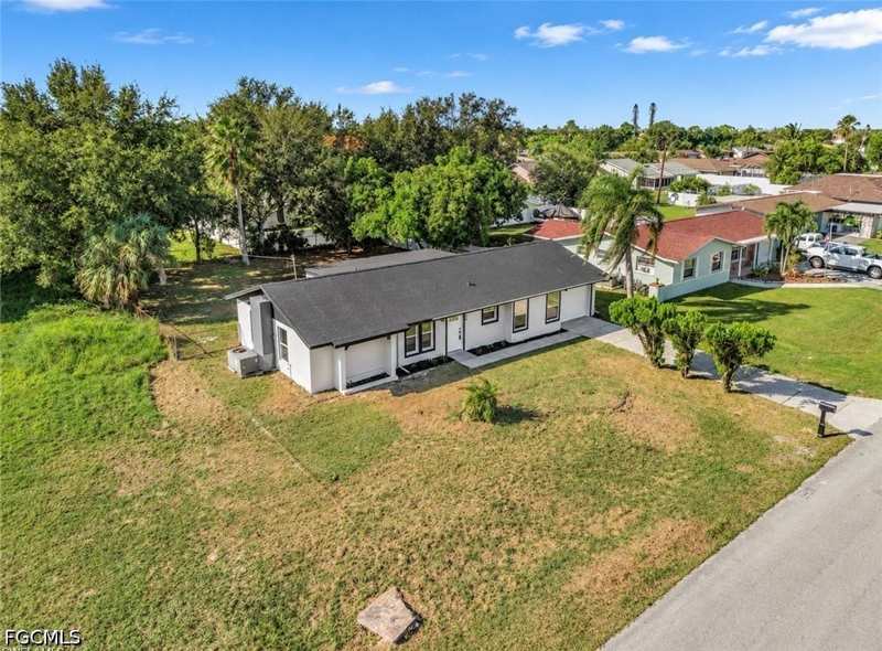 3 bedroom SingleFamilyResidence at 1436 SE 25th Ter, Cape Coral, Cape Coral — photo 1