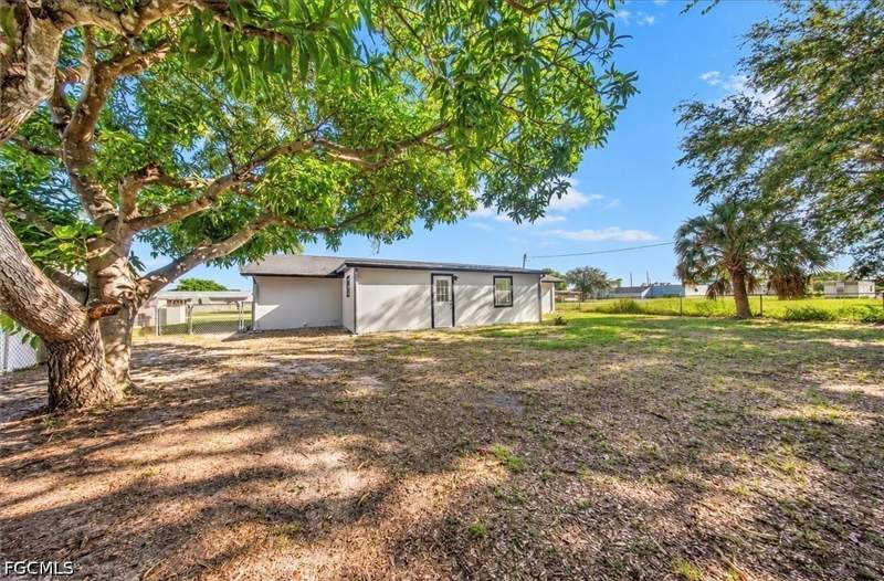 3 bedroom SingleFamilyResidence at 1436 SE 25th Ter, Cape Coral, Cape Coral — photo 2