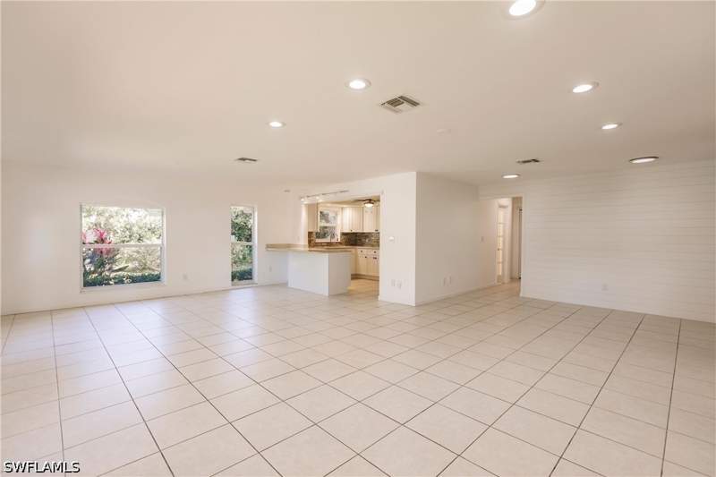 2 bedroom SingleFamilyResidence at 217 Yorkshire Ct 2, Royal Arms Villas, Naples — photo 4