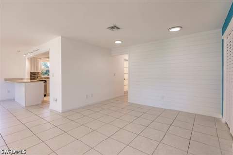 217 Yorkshire Ct 2, Naples FL - photo 8 of 28