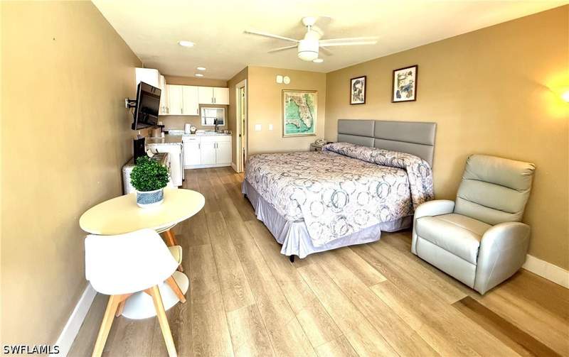 1 bedroom Condominium at 2555 9th St N #262 2555 9th St N #262 N 262, Gulfcoast Inn Of Naples, Naples — photo 3