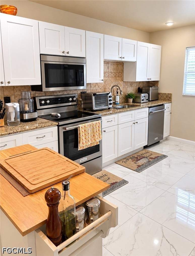 3 bedroom Attached at 6952 Winkler Rd, Myerlee Park Homes Condo, Fort Myers — photo 3