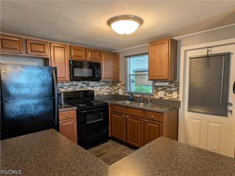 3165 Mercury Ln, North Fort Myers FL - photo 11 of 41
