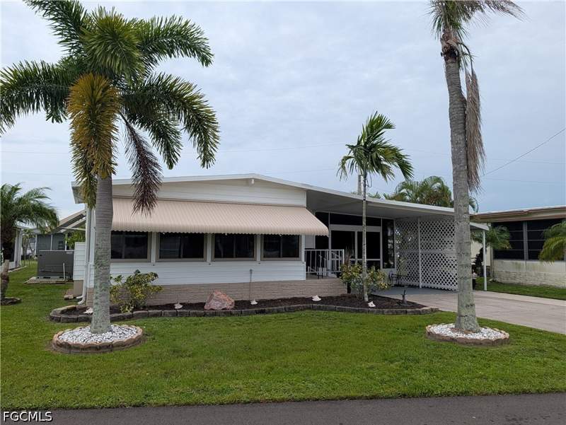2 bedroom ManufacturedHome at 3165 Mercury Ln, Tamiami Village, North Fort Myers — photo 5