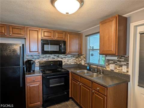 3165 Mercury Ln, North Fort Myers FL - photo 8 of 41