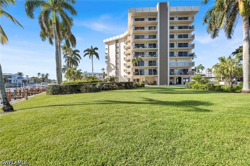 2 bedroom Condominium at 2150 Gulf Shore Blvd N 609, Kings Port, Naples — photo 2
