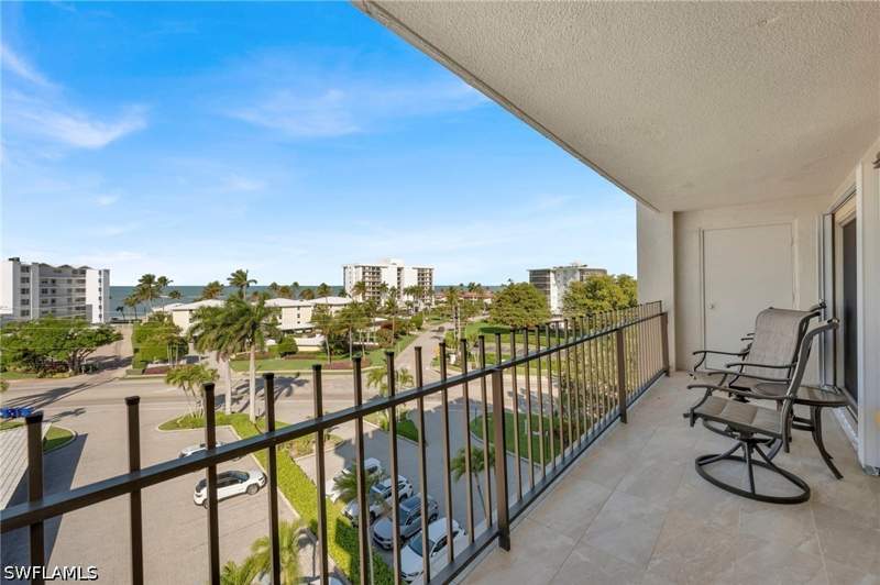 2 bedroom Condominium at 2150 Gulf Shore Blvd N 609, Kings Port, Naples — photo 3