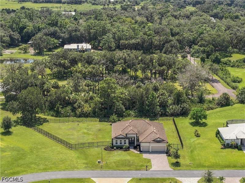 3 bedroom SingleFamilyResidence at 14211 Binghampton Dr, Remington Oaks, Fort Myers — photo 2