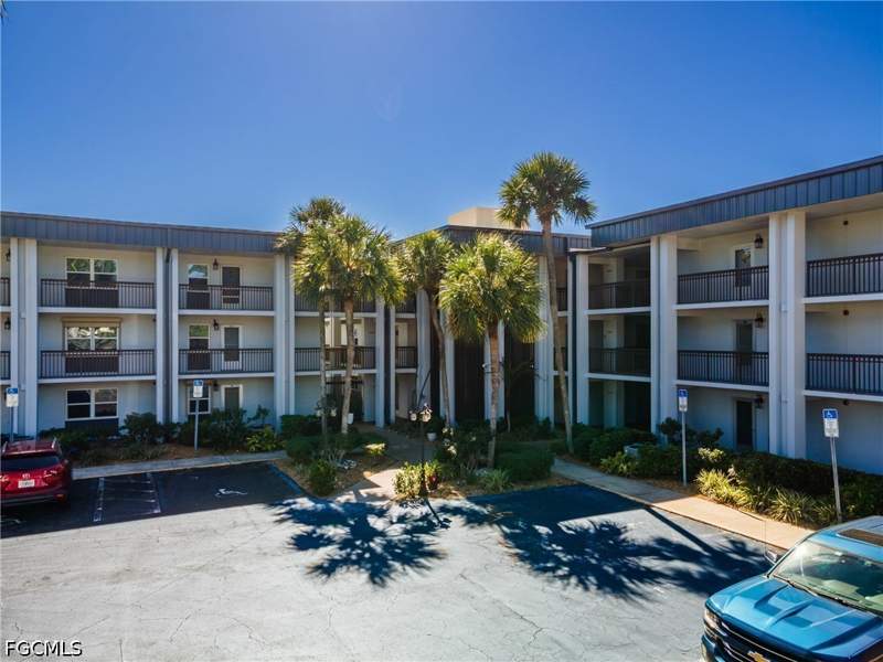 2 bedroom Condominium at 1740 Pine Valley Dr 210, Seven Lakes, Fort Myers — photo 2