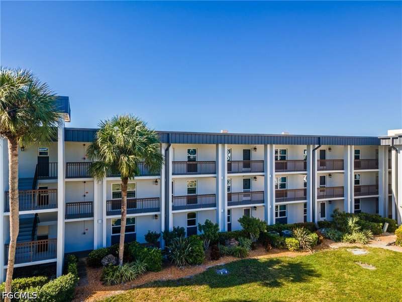 2 bedroom Condominium at 1740 Pine Valley Dr 210, Seven Lakes, Fort Myers — photo 4