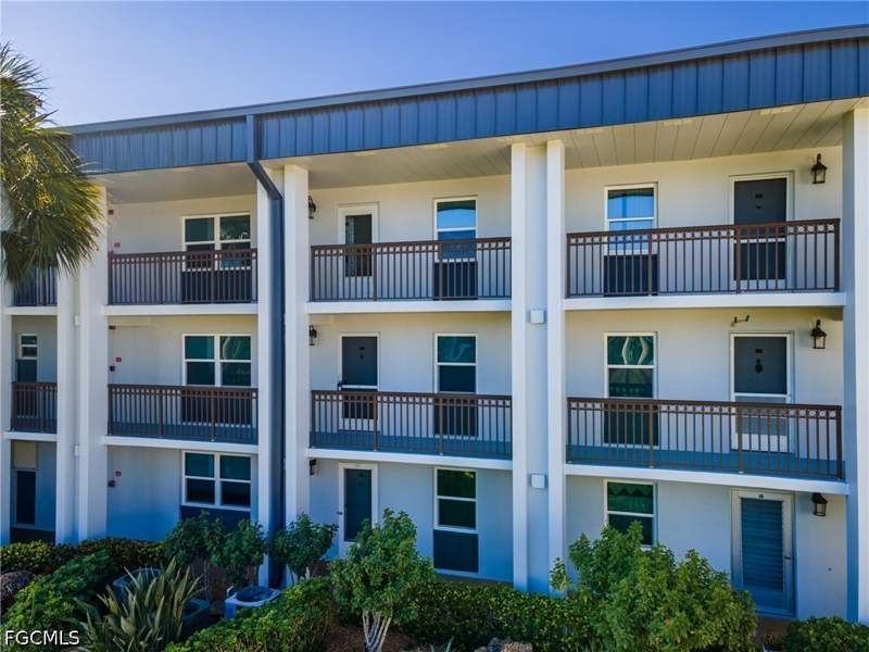 2 bedroom Condominium at 1740 Pine Valley Dr 210, Seven Lakes, Fort Myers — photo 5