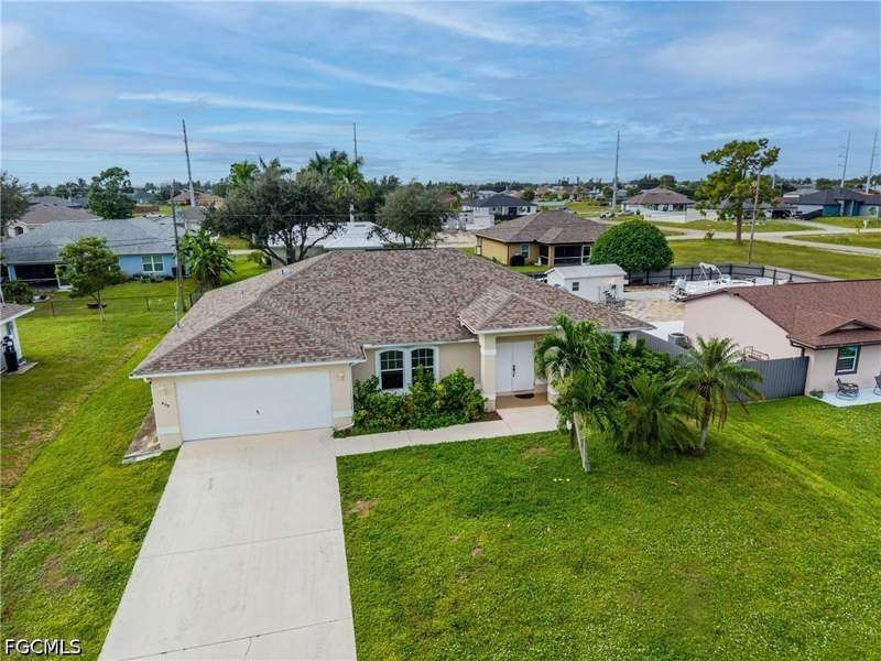 3 bedroom SingleFamilyResidence at 408 NE 25th St, Cape Coral, Cape Coral — photo 3