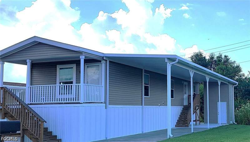 2 bedroom ManufacturedHome at 8 Shoreland Dr., Orange Harbor Mobile Home Park, Fort Myers — photo 2