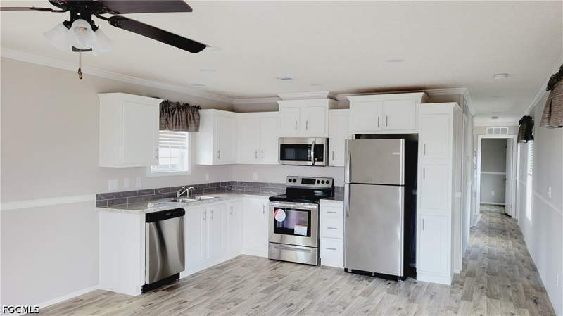 2 bedroom ManufacturedHome at 8 Shoreland Dr., Orange Harbor Mobile Home Park, Fort Myers — photo 4